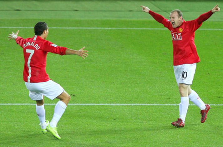 Cristiano Ronaldo og Wayne Rooney fagna marki þess síðarnefnda í dag.