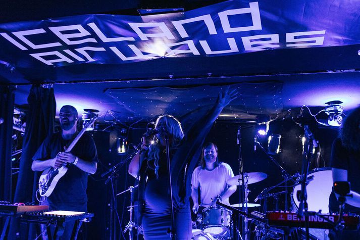 Tónlistarkonan Inki gerði sér lítið fyrir og tróð upp á Airwaves komin 39 vikur á leið.