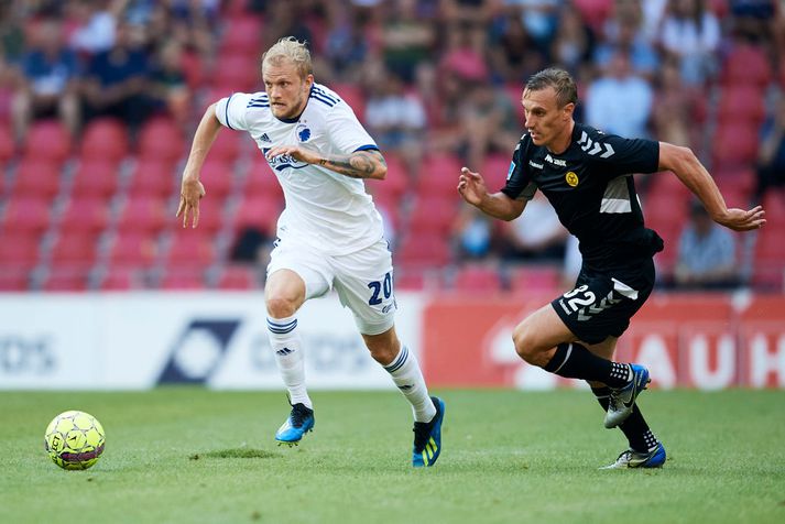 Martin Pusic eltir uppi Nicolai Boilesen í leik Horsens og FCK um helgina.