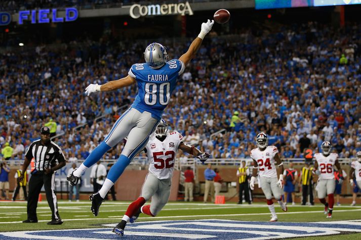 Joseph Fauria teygir sig eftir sendingu frá Matthew Stafford.