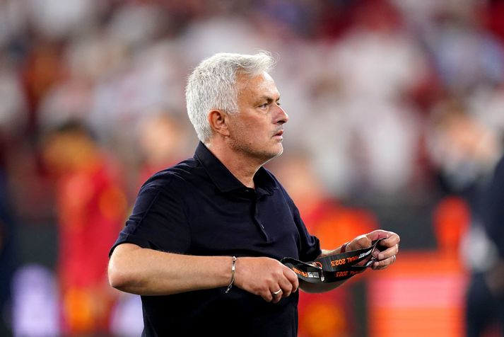 Jose Mourinho var ekki lengi að taka af sér silfurpeninginn eftir leik.