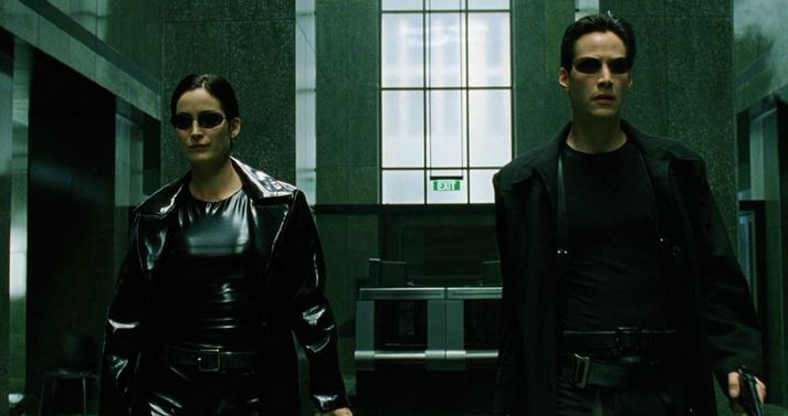 Carrie-Anne Moss og Keanu Reeves í The Matrix.
