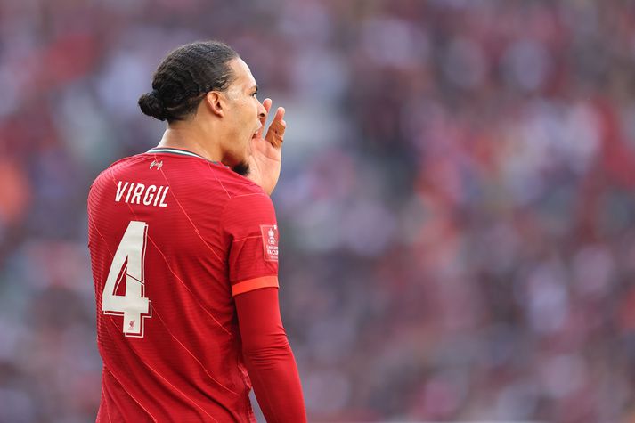 Virgil van Dijk, varnarmaður Liverpool, segir það nánast ómögulegt að vinna fernuna.