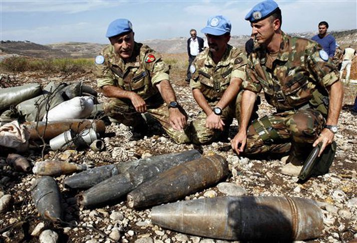 Friðargæsluliðar í Suður-Líbanon hafa í nógu að snúast. Landamæravarsla er eitt af verkefnunum, sem og sprengjueyðing.