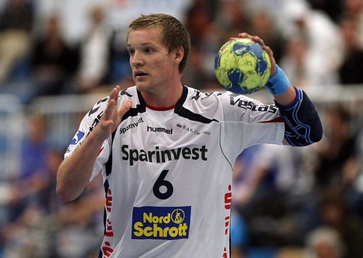 Sænski landsliðsmaðurinn í handbolta, Oscar Carlén, er meiddur á hné og gæti hann verið lengi frá.