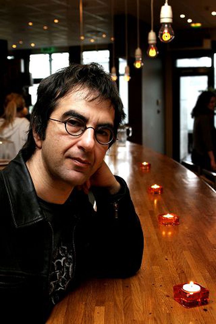 Ræðir við gesti alþjóðlegu kvikmyndahátíðarinnar í reykjavík Leikstjórinn Atom Egoyan hikar ekki við að spyrja erfiðra og pólitískra spurninga.
