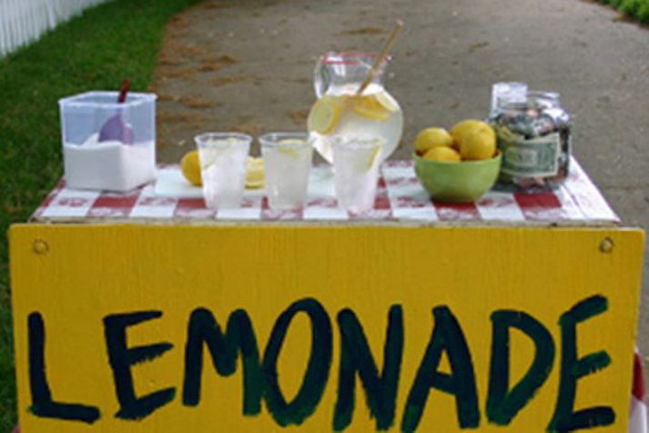 Það er ekki alltaf tekið út með sældinni að selja límonaði.