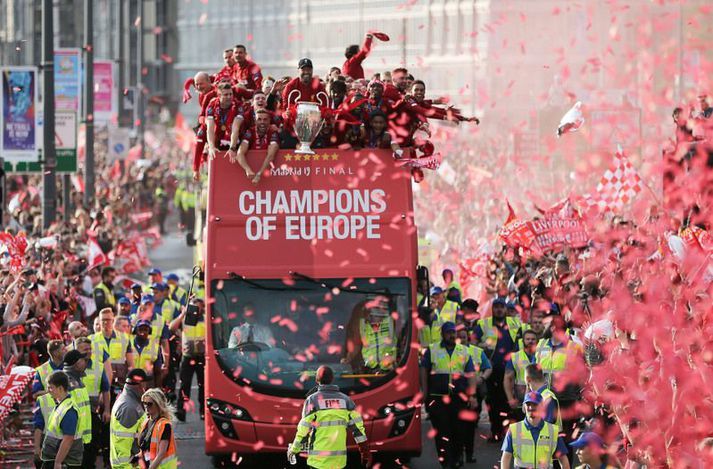 Stuðningsfólk Liverpool troðfyllti götur Liverpool borgar þegar leikmenn fögnuðu sigrinum í Meistaradeildinni með þeim í fyrra.