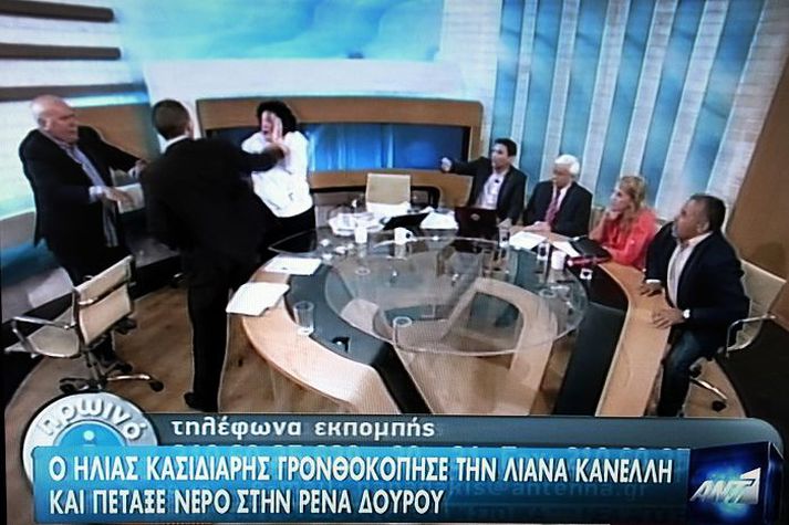 Þingmaður beitir ofbeldi Liana Kanelli verður fyrir barsmíðum af hendi Iliasar Kasidaris.