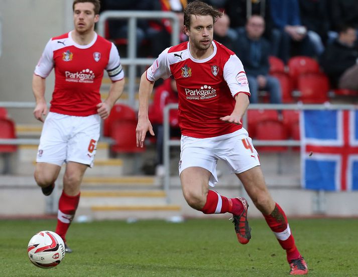 Kári Árnason stendur vaktina í vörn Rotherham á Wembley eftir rúma viku.