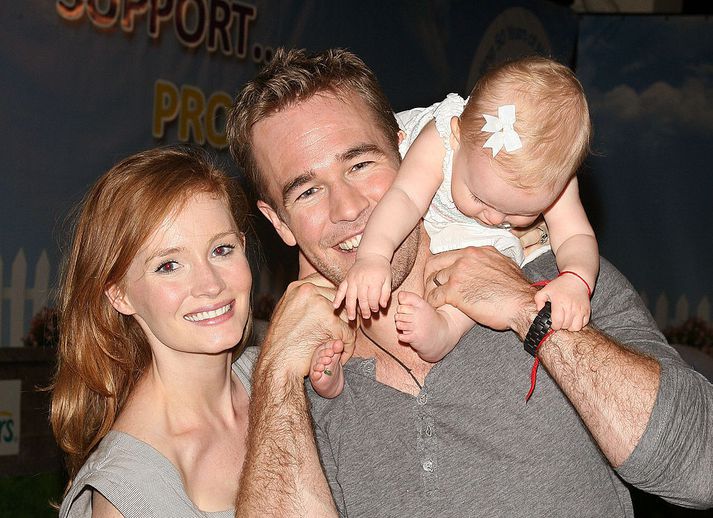 Kimberly og James van der Beek með dóttur sína Oliviu árið 2011.