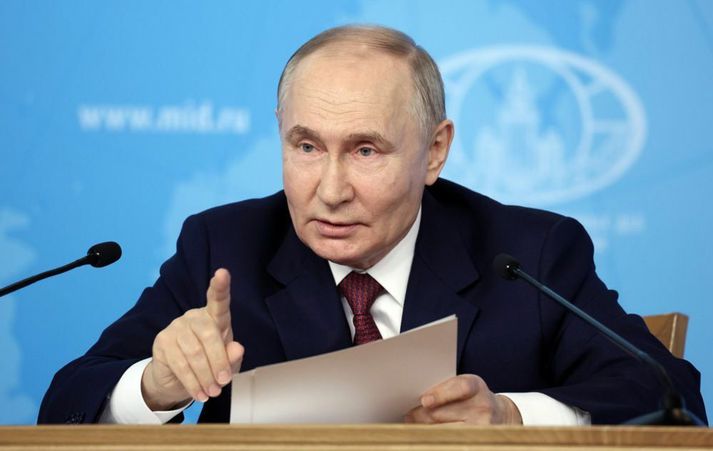 Vladimír Pútín Rússlandsforseti kynnti ályktun sína í utanríkisráðuneyti Rússa í gær. 