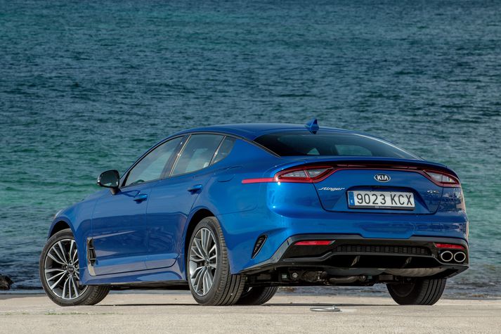 Kia Stinger er einn þeirra bíla sem kominn er í 10 bíla úrslit.