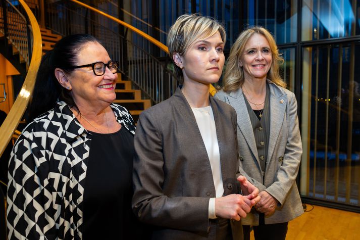 Þær Inga Sæland, Kristrún Frostadóttir og Þorgerður Katrín Gunnarsdótir funda í dag og halda áfram viðræðum um mögulega myndun ríkisstjórnar sinna flokka.