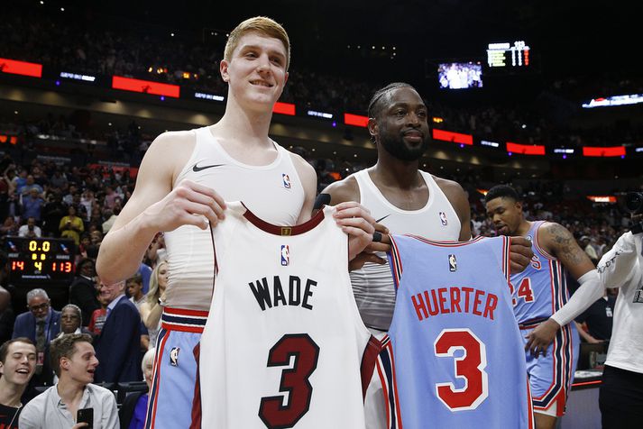 Dwyane Wade og Kevin Huerter eftir leik.