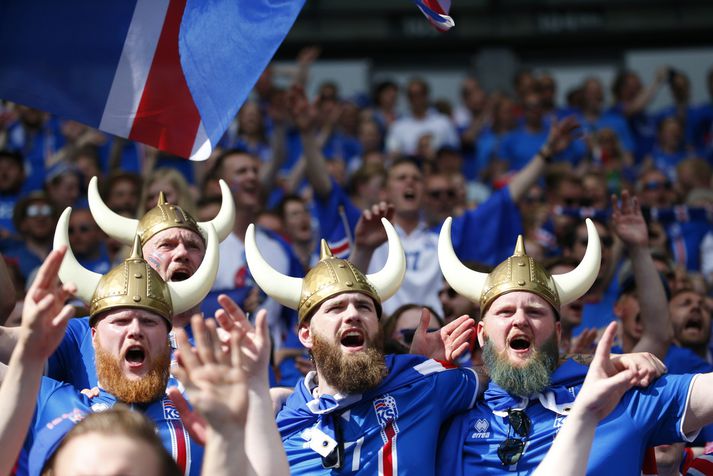 Tíu þúsund stuðningsmenn á Stade de France.