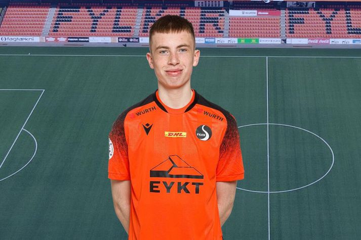 Stefán Gísli var valinn í U-19 ára landslið Íslands þegar hann var enn leikmaður Fylkis. Hann hefur nú samið við Val.