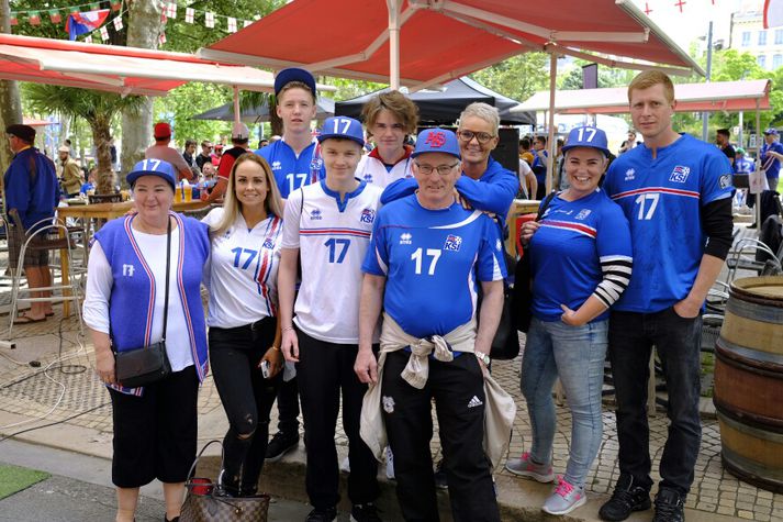 Með hverjum ætli þessi haldi? Allir númer 17 en um er að ræða fjölskylda og föruneyti.