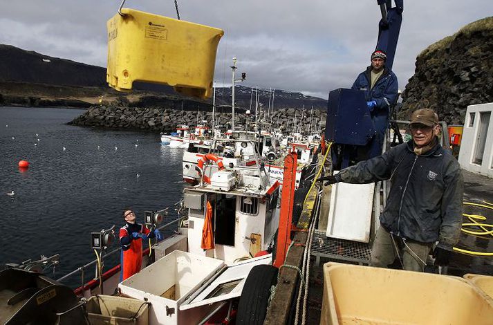 Strandveiðimenn eru í kapphlaupi hver við annan um að ná sem mestum afla þar til potturinn klárast, og því geta einstakir sjómenn ekki frestað veiðum þar til eftir helgi.