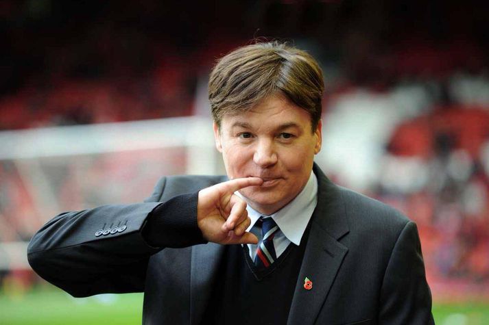 Mike Myers á Anfield, heimavelli Liverpool, í pósu karaktersins Dr. Evil sem hann gerði ódauðlegan í Austin Powers-myndunum í kringum aldamót.