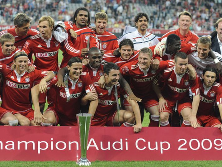 Liðsmenn Bayern Munchen fagna hér sigrinum í gær.