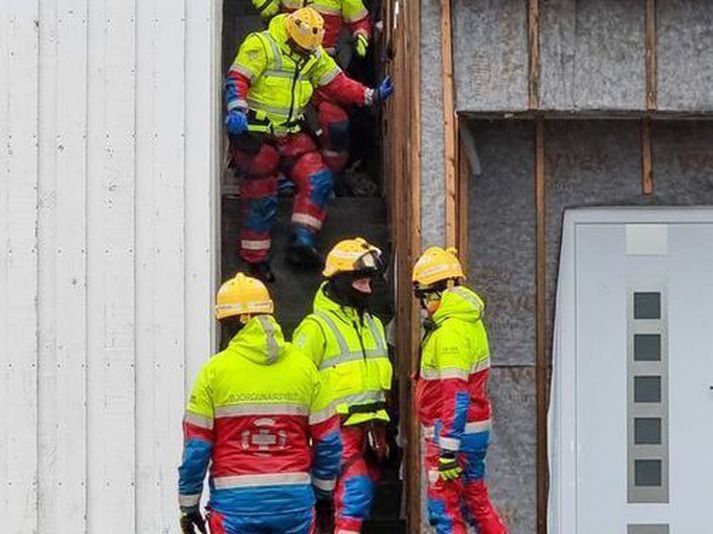 Liðsmenn Þorbjarnar að störfum í óveðrinu.