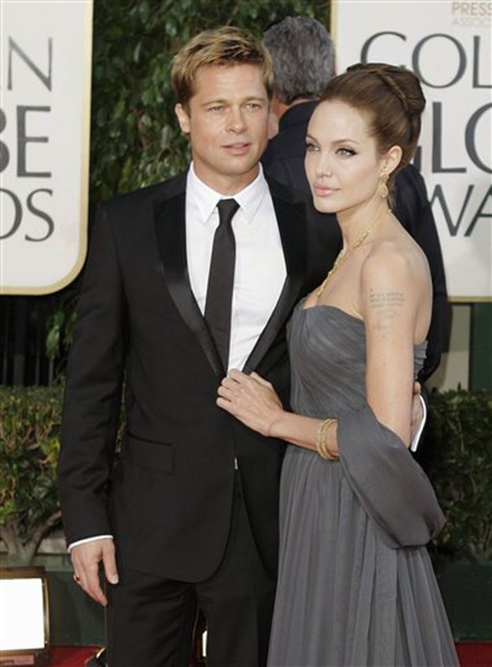 Brad Pitt og Angelina Jolie voru glæsilæg á Golden Globe verðlaunaafhendingunni.