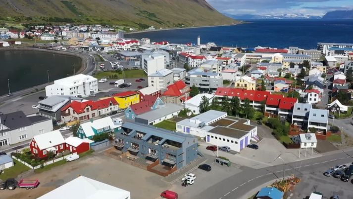 Sólin ætlar að láta sjá sig á Ísafirði í dag.