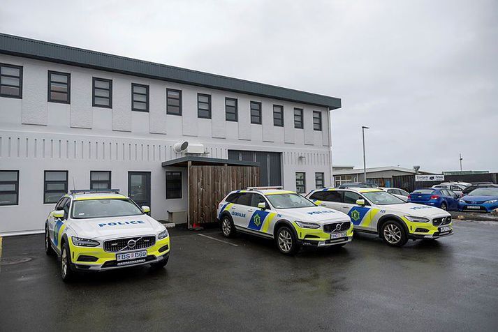 Lögreglustjórinn krafðist þess að maðurinn sætti gæsluvarðhaldi þangað til að unnt verður að reyna aftur að flytja hann til Grikklands.