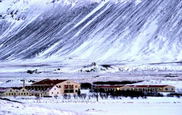 :Arnarholt á Kjalarnesi. Það getur blásið hressilega á þessum slóðum og sú var einnig raunin á fundi Verkalýðsfélags Akraness með pólskum verkamönnum í byrjun vikunnar.