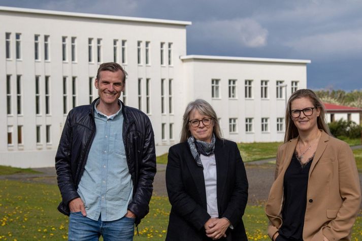 Frá vinstri: Sigurður Guðmundsson, forstöðumaður Skóla- og Ungmennabúða, Ragnheiður Jóna Ingimarsdóttir, fráfarandi sveitarstjóri og Auður Inga Þorsteinsdóttir, framkvæmdastjóri UMFÍ.