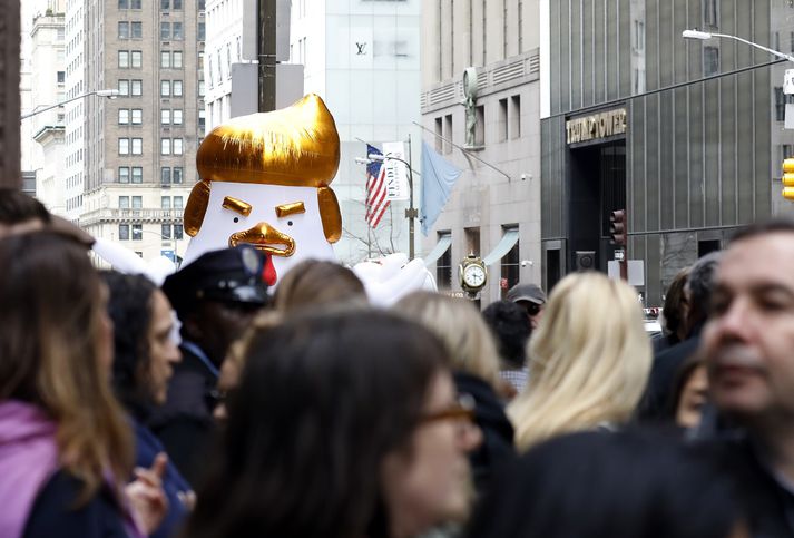 Eins og sjá má var mikið af fólki í göngunni í New York.