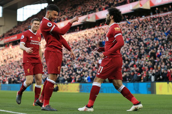 Mohamed Salah og Alex Oxlade-Chamberlain fagna marki Liverpool.