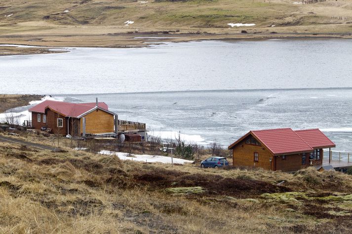 Deilur sem meðal annars snúa að veiðirétti, hirðu girðinga og lagningu vega og vatnslagna hafa lengi staðið yfir í sumarhúsabyggðinni.