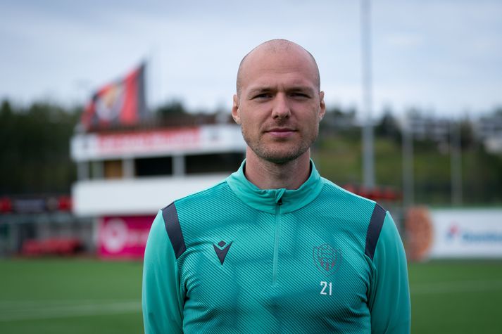 Aron Elís Þrándarson, leikmaður Víkings, á langa endurhæfingu fyrir höndum. Ekki er ljóst hversu langa.
