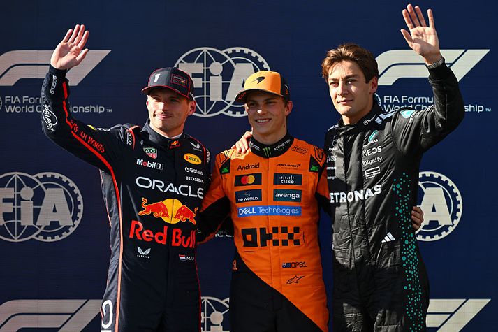 Max Verstappen, Oscar Piastri og George Russell eftir tímatökurnar í dag. Piastri náði ráspól en Verstappen og Russell koma næstir á eftir honum.