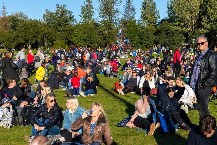 Skrúðgangan hefst við Hallgrímskirkju og liggur leið þaðan niður í Hljómskálagarð en á vef borgarinnar er áætlað að gangan taki um 45 mínútur.