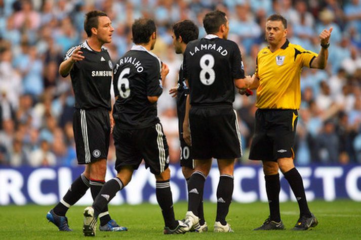Leikmenn Chelsea mótmæla brottvísun John Terry í gær.