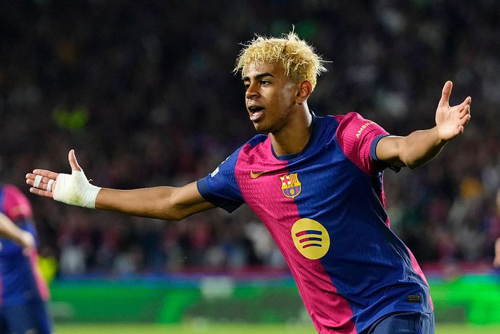 Lamine Yamal fagnar stórkostlegu marki sínu gegn Inter í kvöld.