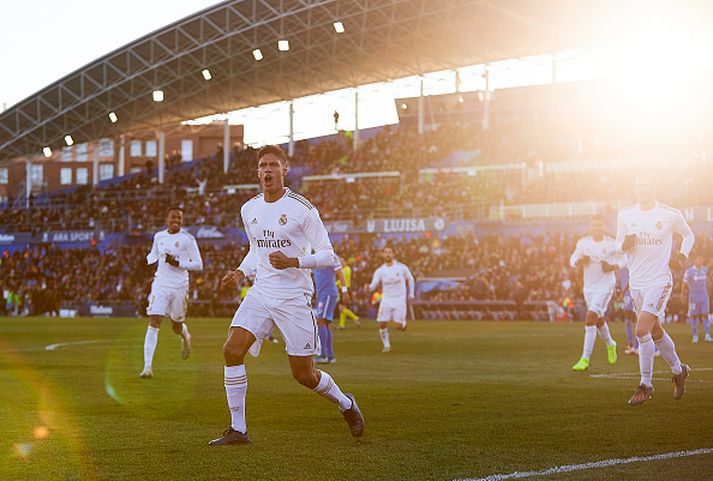 Varane fagnar marki sínu í dag