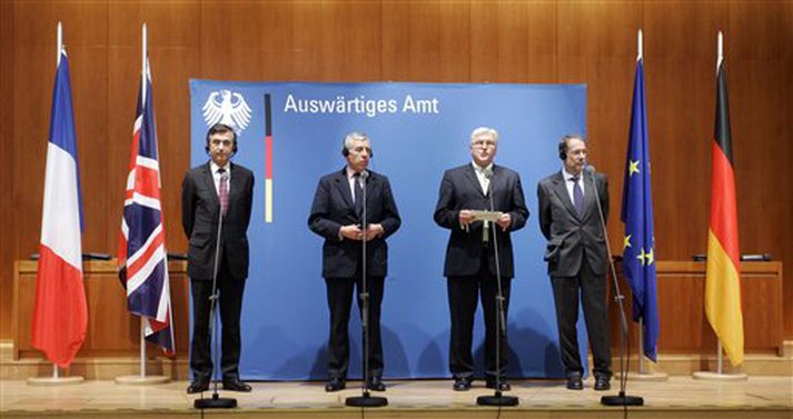 Philippe Douste-Blazy, utanríkisráðherra Frakklands; Jack Straw, utanríkisráðherra Bretlands, Frank-Walter Steinmeier, utanríkisráðherra Þýskalands, og Javier Solana, utanríkismálastjóri ESB.