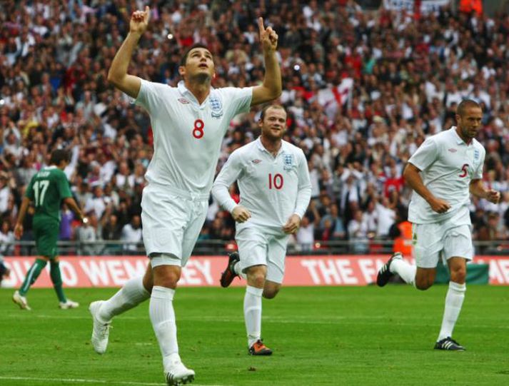 Lampard fagnar marki sínu.