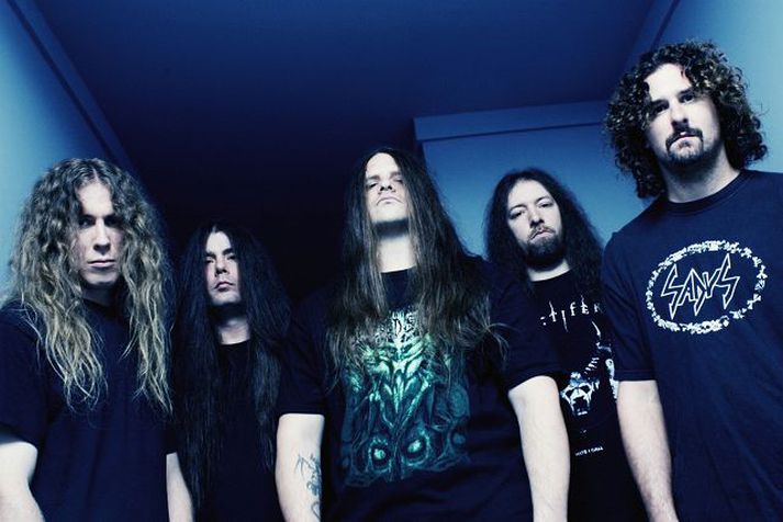 Tveir meðlimir Cannibal Corpse verða í Tónastöðinni á mánudaginn.