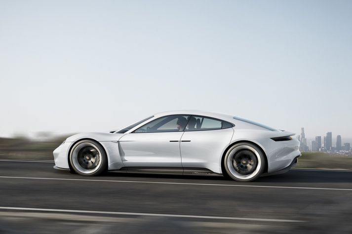 Porsche Mission E tilraunabíllinn sem eingöngu er knúinn rafmagni.