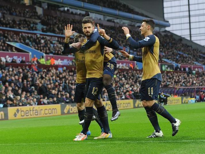 Olivier Giroud fagnar marki sínu.