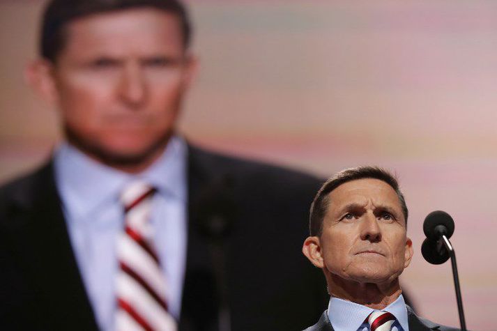 Michael Flynn laug að FBI um samskipti sem hann átti við sendiherra Rússlands í Bandaríkjunum. Hann sagði af sér og játaði síðar á sig sök.