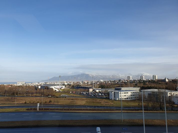 Fallegt veður er í Reykjavík þessa stundina en veturinn mun sækja í sig veðrið á föstudag.