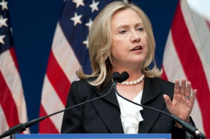 Hillary Clinton heitir maklegum málagjöldum.