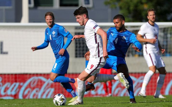 Guðlaugur Victor Pálsson í baráttunni við Declan Rice í leiknum í dag.