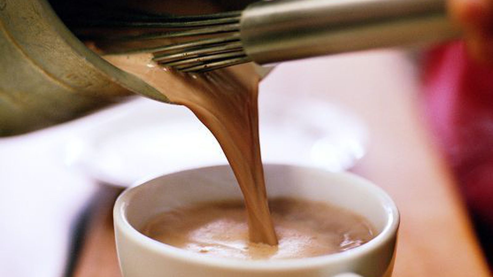 Можно ли какао на воде. Какао порошок с молоком. Кофе и какао. Можно ли какао на воде. Какао на растительном молоке.